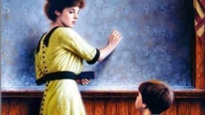 اليوم لفت تلميذ انتباهي فتح علبه شكولاته 