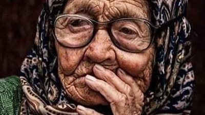 تقدم طبيب شاب لخطبة فتاة عندما علمت ظروفه اشترطت عليةه الا تحضر والدته الزفاف لكي تقبل 