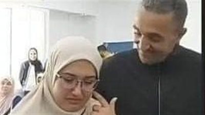 شابة جزائرية بعد 19سنة تلتقي باهلها حيث تركتها والدتها