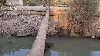 كان رسول الله صلى الله عليه وسلم يجلس وسط أصحابه ذات يوم