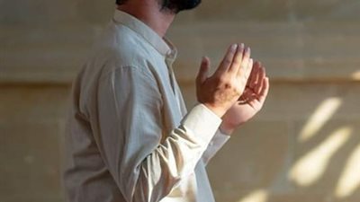 رجل لا يصلي سأل رجل يصلي