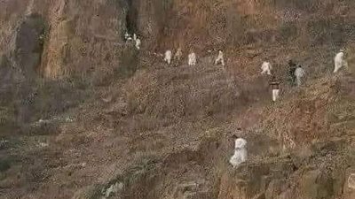 قبل غزوة احد قام احد الكفار بحفر حفره