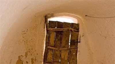 ابي جهل يتسلل الي بيت رسول الله ليستمع الي القران