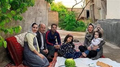امرأة تقول كانت عندي ابي وامي