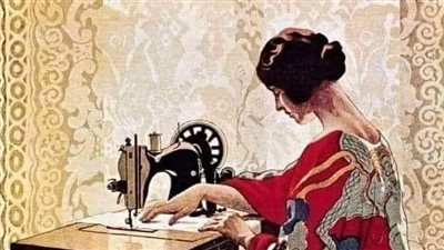 المرأة وماكينة الخياطة