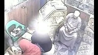 حرامي خبيث لبس ملابس شيخ جليل