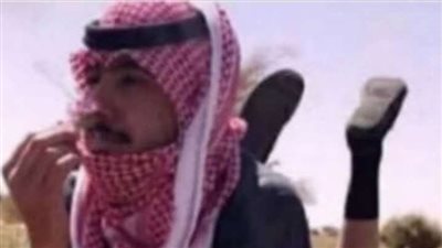 الشاب والموبيل