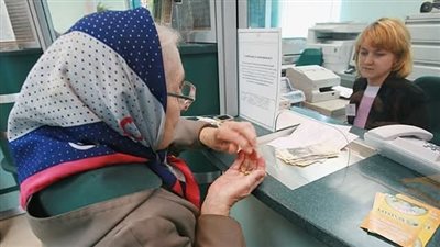 قصة السيدة العجوز والبنك