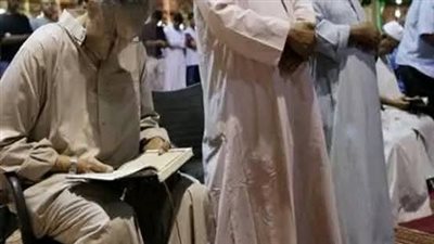 كان مقصرًا فى الصلاة وإلتزم بعد الثلاثين يسأل يقضى ما فات أم يتوب ؟