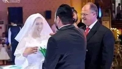 جلس معها يوم الخطبة