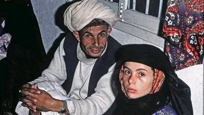 شيخ قبيلة وبناته الخمسة