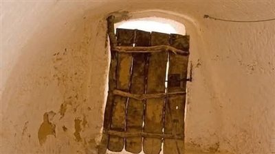 ابي جهل يتسلل الي بيت رسول الله ليستمع الي القران